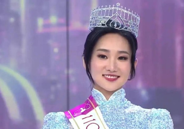 13号佳丽袁文静夺得2025香港小姐季军。