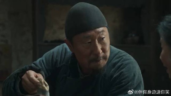 封二听说绣绣被土匪抓 向宁学祥要五千赎金，赶紧回家拿钱想买他家地