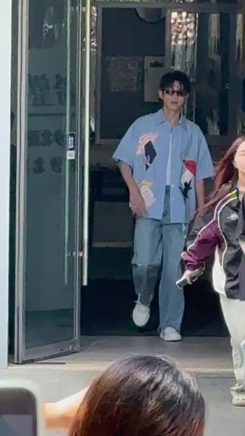 站姐细致入微,造成工伤!