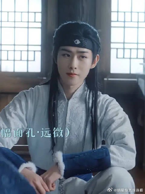 弟弟的不满全写脸上