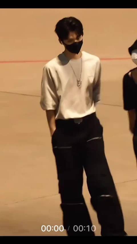 梓渝亮相舞台将参与金九音乐节