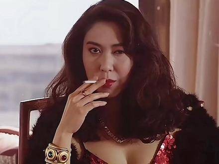 叶子楣以299磅身材演绎媚惑风情成香港影坛百变女神