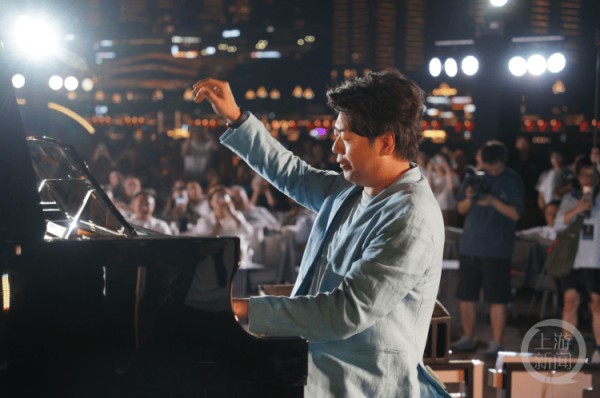 把音乐会搬上长江！重庆夜景在郎朗的琴声中“单曲循环”