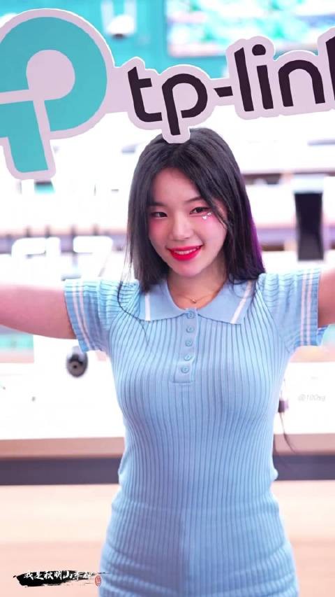 韩国拉拉队美少女出席活动实拍，小姐姐真是动若脱兔静若处子