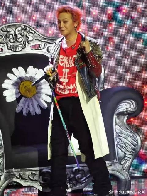 那个男人回来了 权志龙带着狂放炸场歌谣大战!