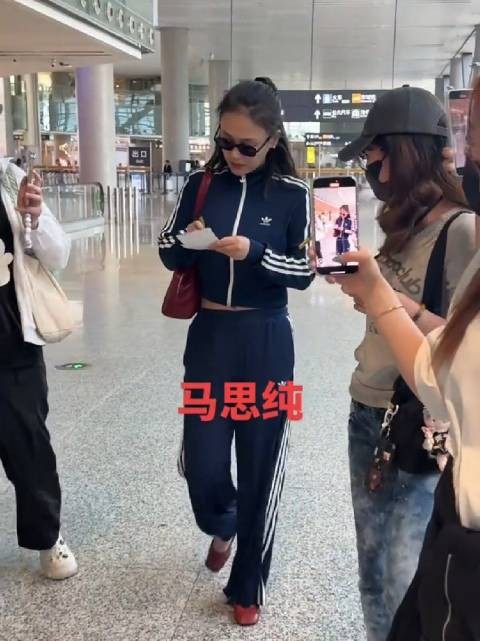 前面不是都机场来接马思纯嘛,这么快分手了