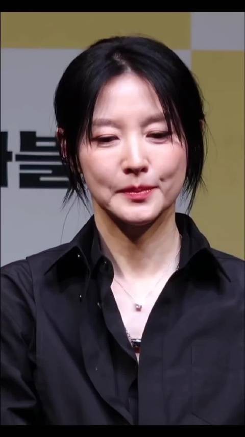 李英爱怼脸拍,果然自然老去的女人最美丽!