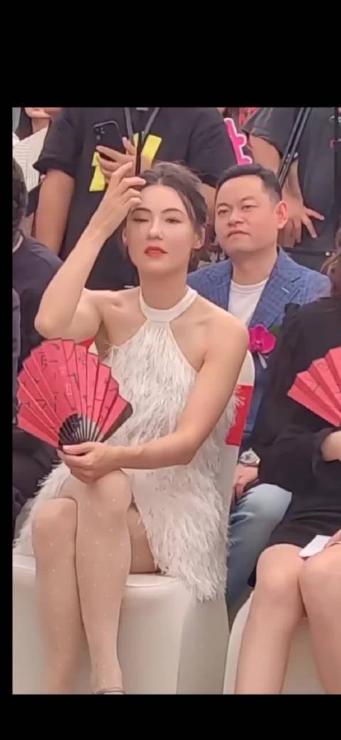 张柏芝张馨予同框，曾称少有女生敢与其合照