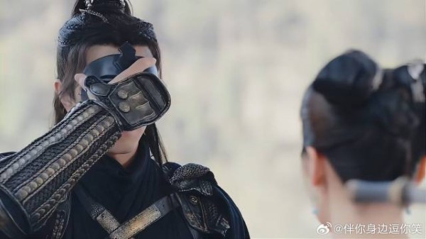 丫鬟刺杀黑衣人 哪料黑衣人摘下面具,丫鬟秒下跪臣服