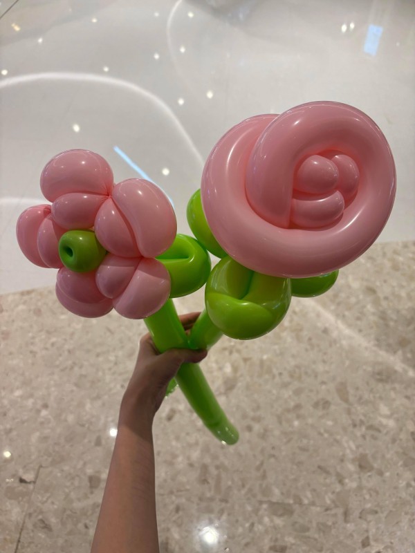 金子涵剪寸头后晒私照分享生活 手腕上多条伤疤引网友关注