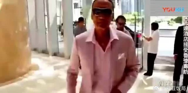谢贤对谢霆锋走他后路很快离婚感到自责,忍不住哭了