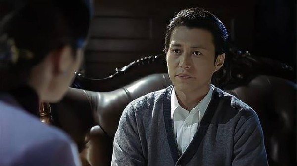 明楼主动说出真实身份,大姐满脸震惊,原来俩人都是卧底