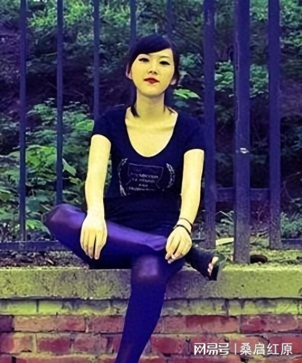 冯小刚的女儿冯思羽：心疼离婚的单身母亲，也同情继母徐帆的遭遇