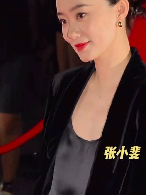 李沁张予曦等六女星亮相上海阿玛尼红毯活动