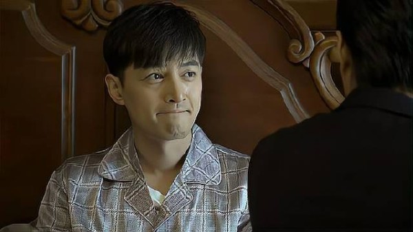 明楼嘱咐明台保持静默,在日军的大反扑中,做好牺牲准备