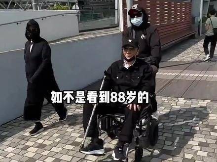 88岁谢贤坐轮椅陈慧敏拄拐万梓良状态不复当年
