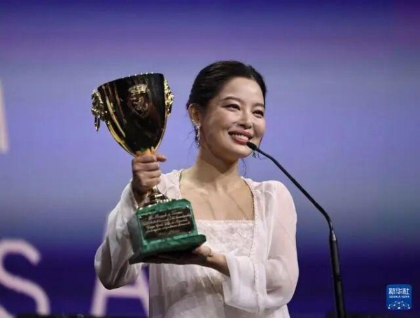 辛芷蕾获威尼斯影后！成为继巩俐、叶德娴后第三位华人威尼斯影后，获奖感言：只要有梦想，就大胆去想，大胆去做