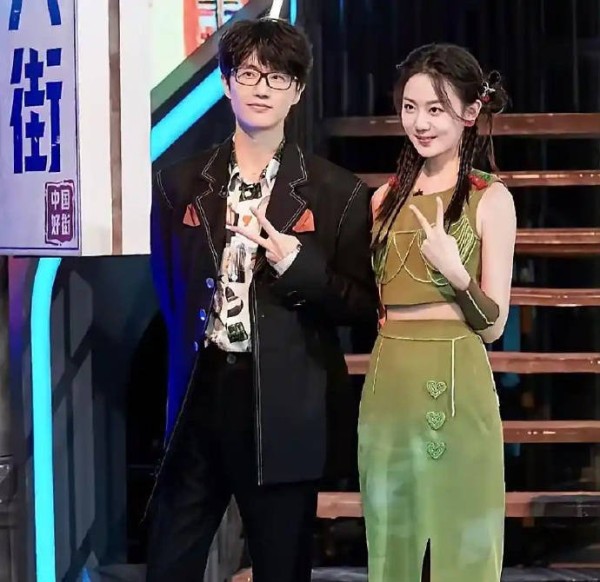 许嵩妈妈朋友否认许嵩与冯禧9月9日结婚