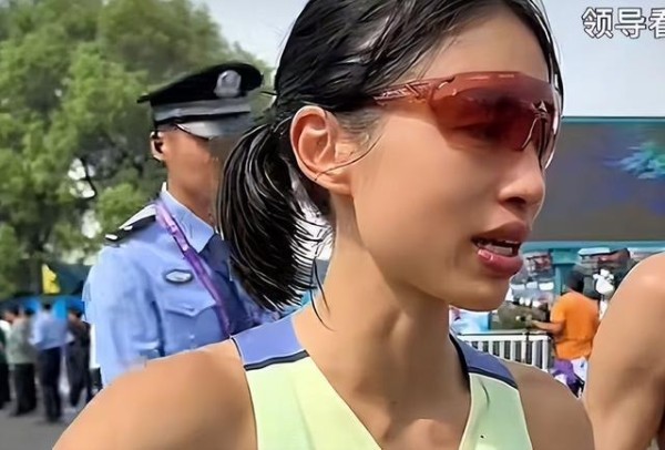 “最快女护士”复工了！丈夫情商再添乱，已被品牌解约再跑要自费