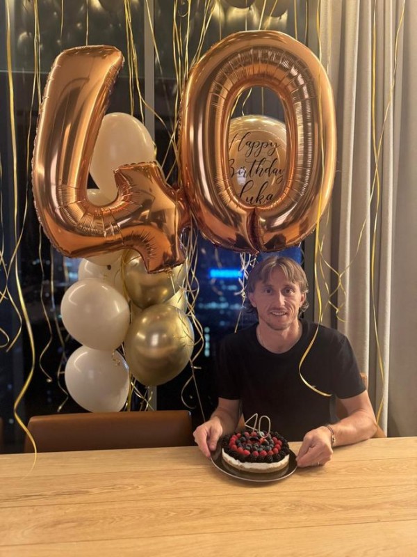 莫德里奇晒庆祝40岁生日照片：年龄只是一个数字