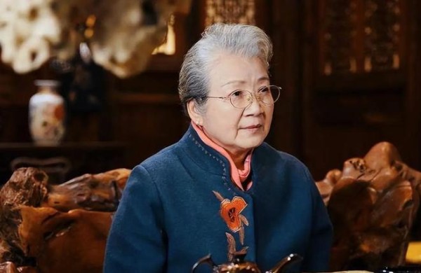 郑晓龙《红楼梦》选角又现神操作！81岁曹翠芬演贾母