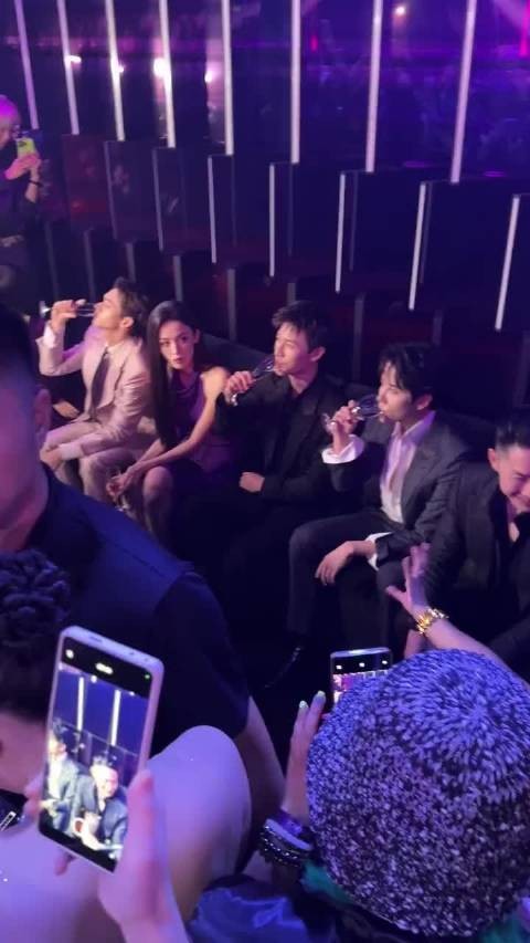这个娜扎和李昀锐是在演豪门姐弟嘛 懂事儿的导演已经开始递剧本了