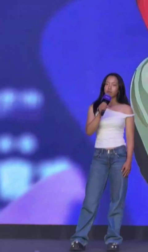 真没看出来，这竟然是刘国梁的女儿刘宇婕，风格大变啊，太成熟了
