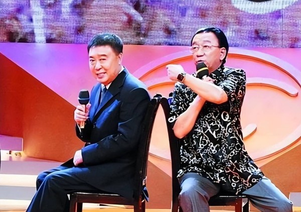 相声演员师胜杰，病逝4年后，女儿定居美国，妻子的坚守令人感动