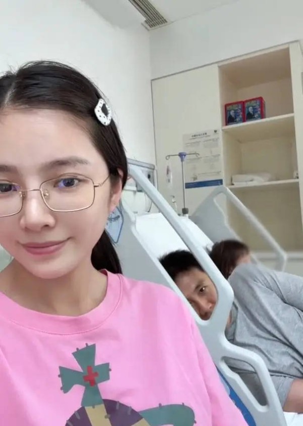 杜淳妻子回应女儿住院：是脱水导致的酸中毒