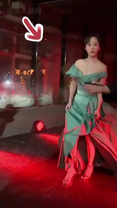 被主办方硬控，赵丽颖被赶鸭子上架，成毅入坑，王一博撒腿就跑 成毅 杨紫
