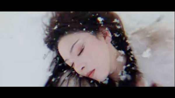《照镜辞》创新双生设定，女主周若兮同时空遇另一自己