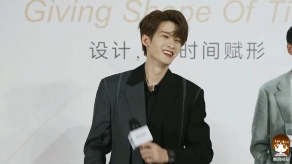 檀健次直播称黄色是好颜色