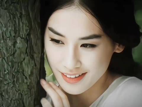 黄圣依谈选戏标准，追求社会意义与自我成长