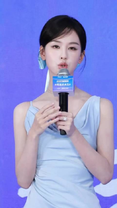 陈都灵今天是仙女吧！戴金丝眼镜飞吻这一下，俺不中了！