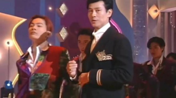 郑少秋不仅人帅，唱歌演戏都很棒