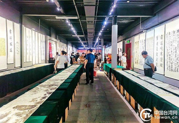 郑州市二七区台办组织台胞台属参观“好事近”书画联展