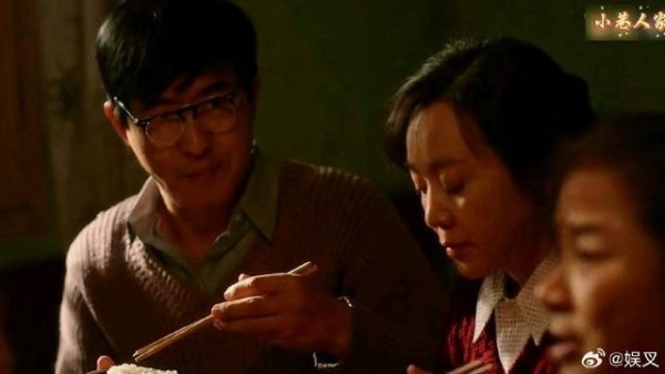 竟有这样公婆 大儿家刚买点肉，就带着二儿子全家来吃