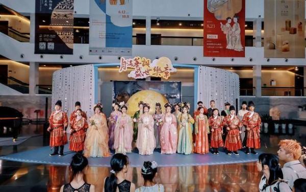 “深博之夜”点亮中秋国庆假期