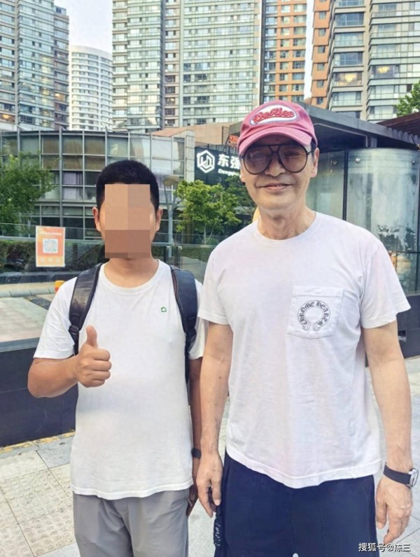 72岁钟镇涛现身北京看房，为21岁次女安置新居，房产遍及国内各地