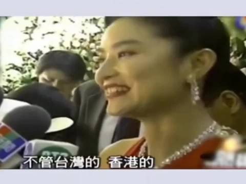 40岁林青霞的婚礼画面：观众朋友们我结婚了，掩饰不住的幸福！