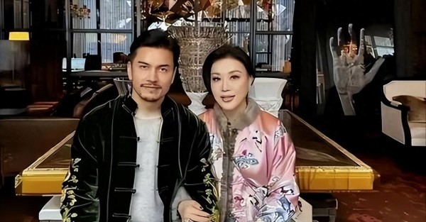 他三个老婆都是大美女，一婚周海媚二婚邝美云，46岁三婚娶到富婆
