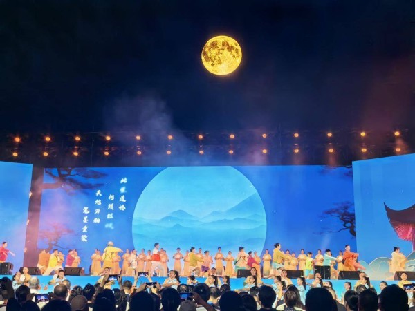 与李白有个约会 四川“万人赏月诵中秋”展演活动在绵阳江油举行