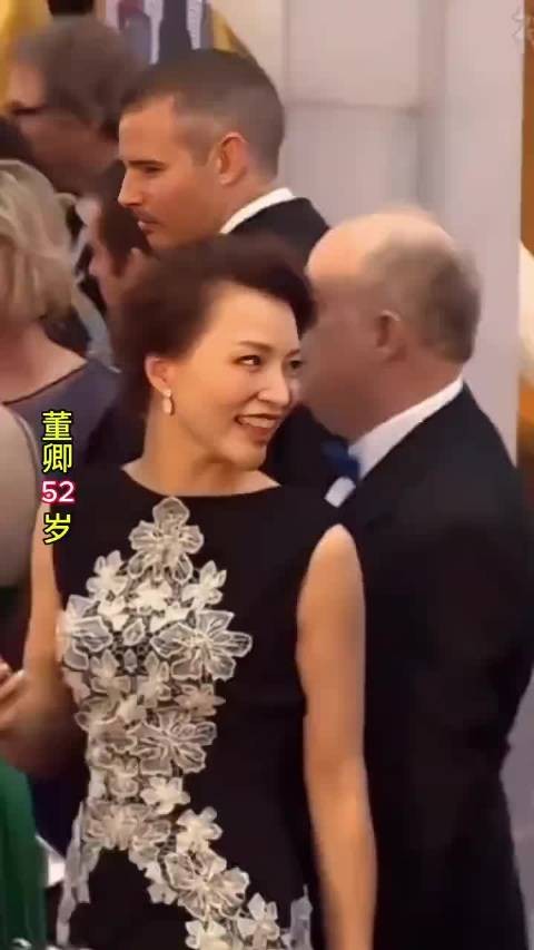 52岁的董卿依然颜值在线，不愧是曾经的央视一姐