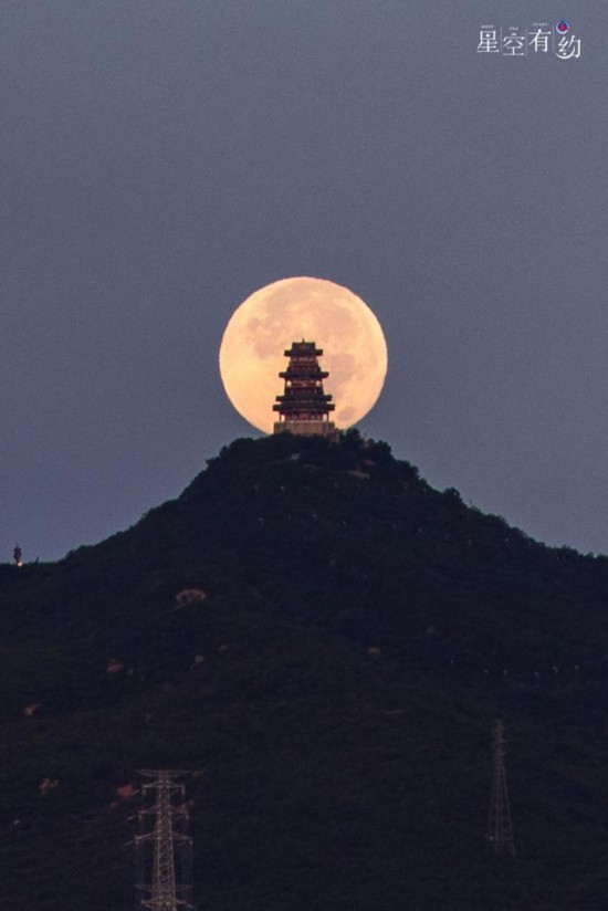 2023年9月29日，在北京门头沟区拍摄的中秋月。（王冰 摄）