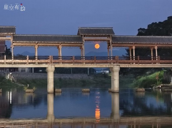2023年9月29日，在广东连州市拍摄的中秋月。（周博 摄）