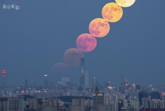 2023年9月29日，北京石景山区拍摄的中秋月（多张叠加）。（王艺胤 摄）
