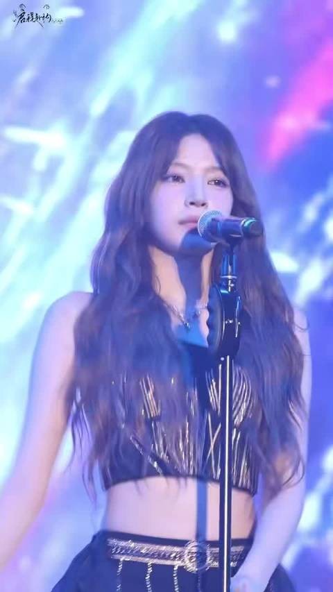 A2O女团成员MAY草莓音乐节全开麦唱跳引热议