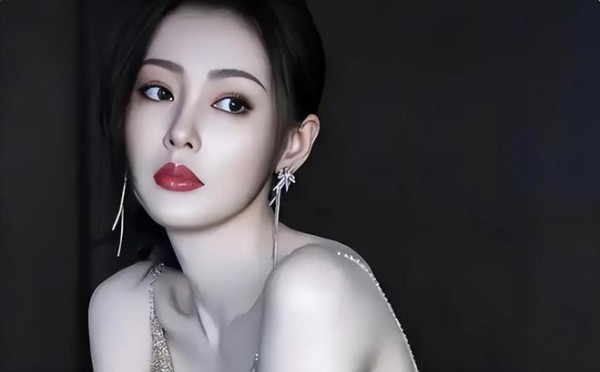 张天爱用20套旗袍惊艳众人，戏外恋情让人心疼