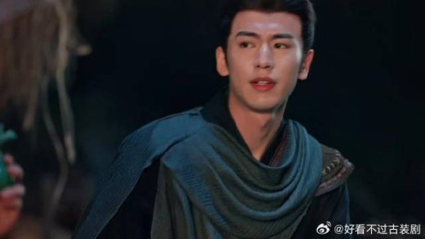 下属不懂眼色，丢脸的是领导，我屁股没事，我是脚伤了