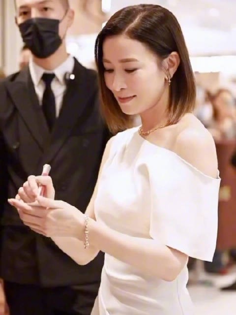 艺人感谢粉丝支持承诺下次尽力